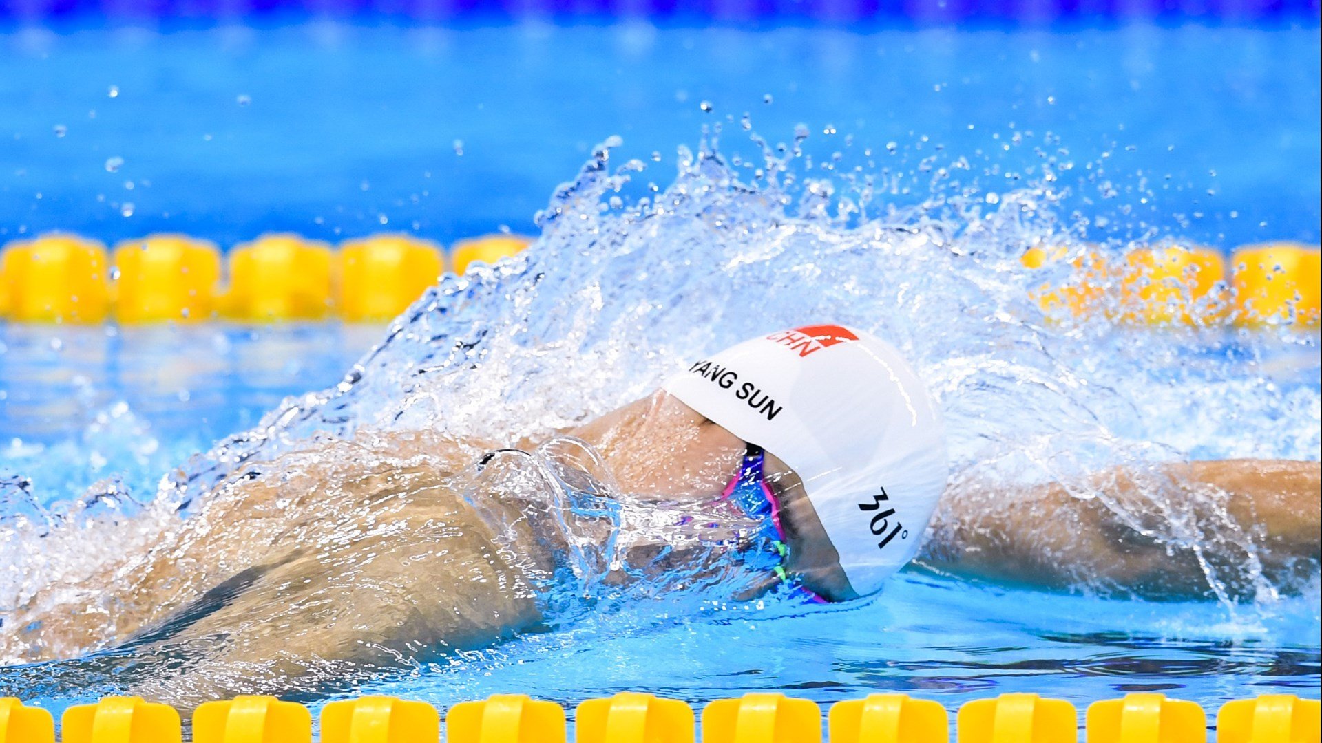 “垒球赛场火爆！新都兴城谁将成就冠军传奇？”