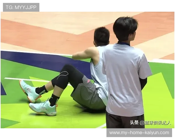 CBA 新秀试图隔扣失败！摔倒姿势上热搜